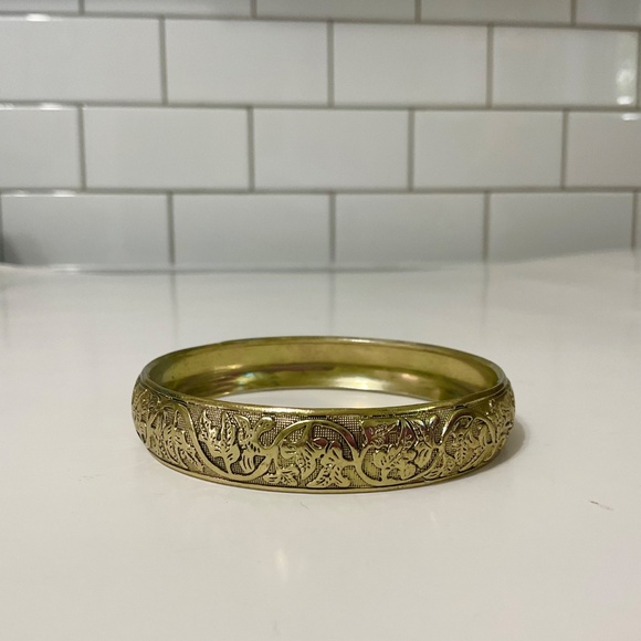 VTG Gold Tone Leaf Etched Bracelet - Picture 5 of 5